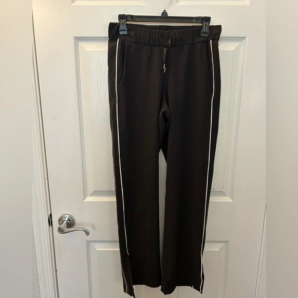 ! Lululemon On The Right Tract Pant, Size 4, Very Good Condition - Picture 6 of 12